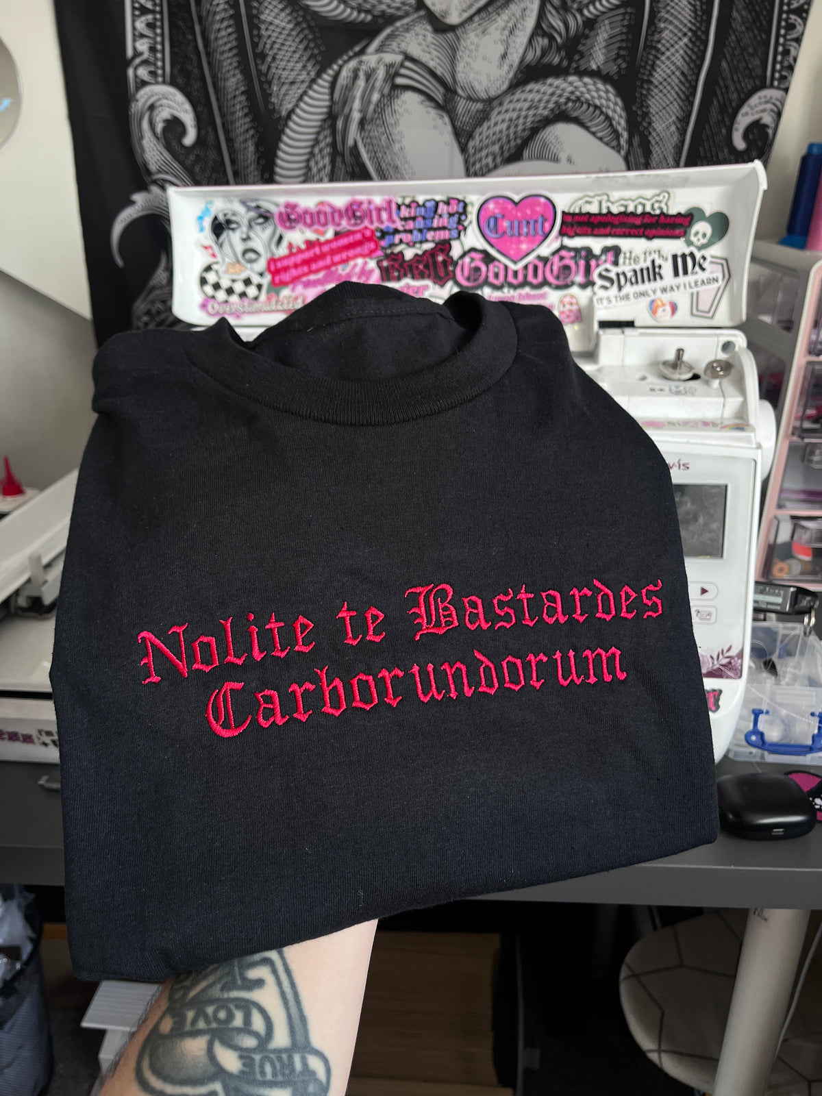 Nolite te bastardes carborundorum Embroidered Sweatshirt / T-Shirt