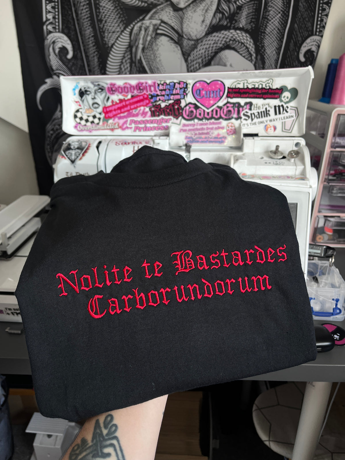 Nolite te bastardes carborundorum Embroidered Sweatshirt / T-Shirt