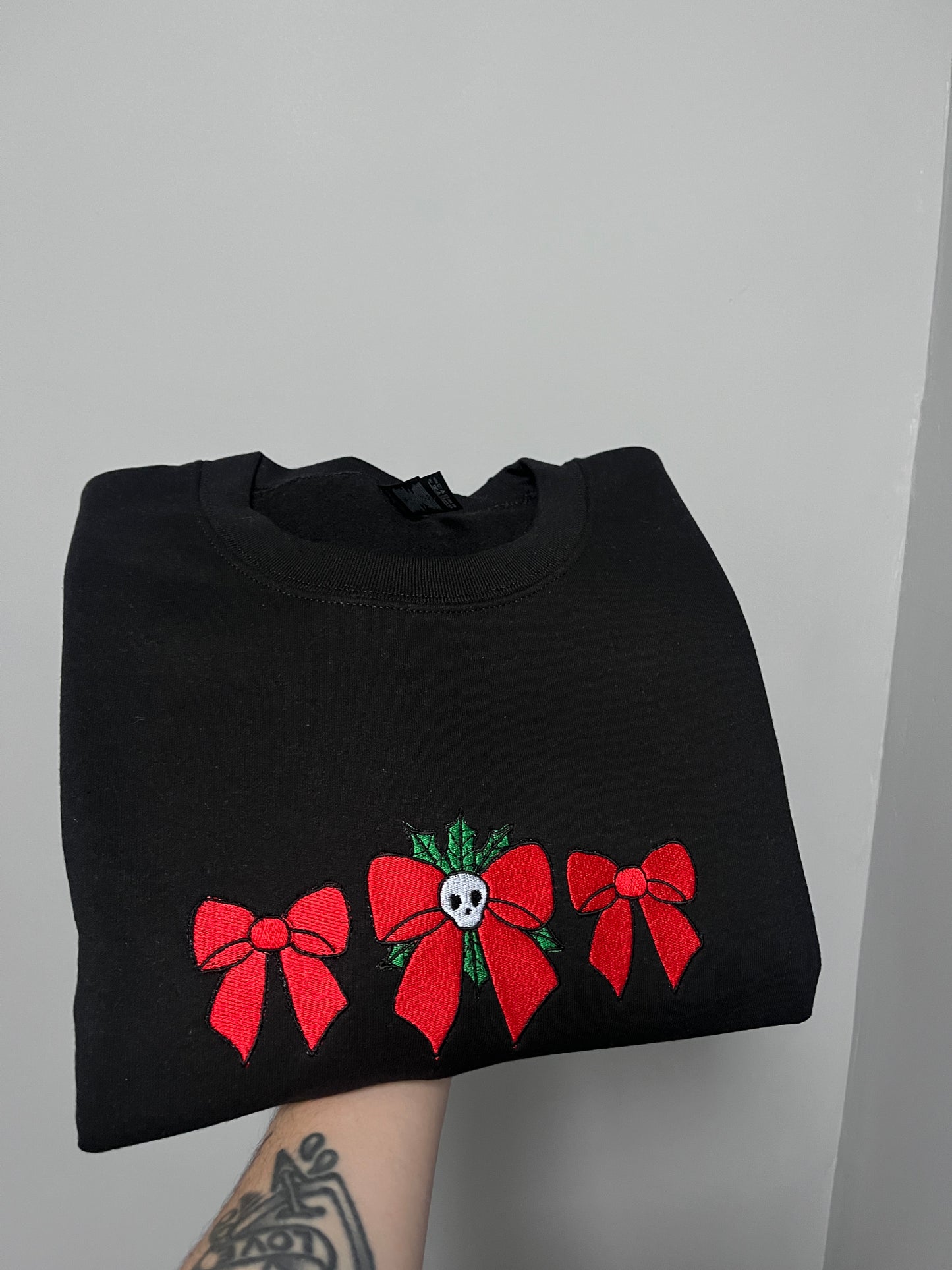 Skull Christmas Bows Embroidered Sweatshirt