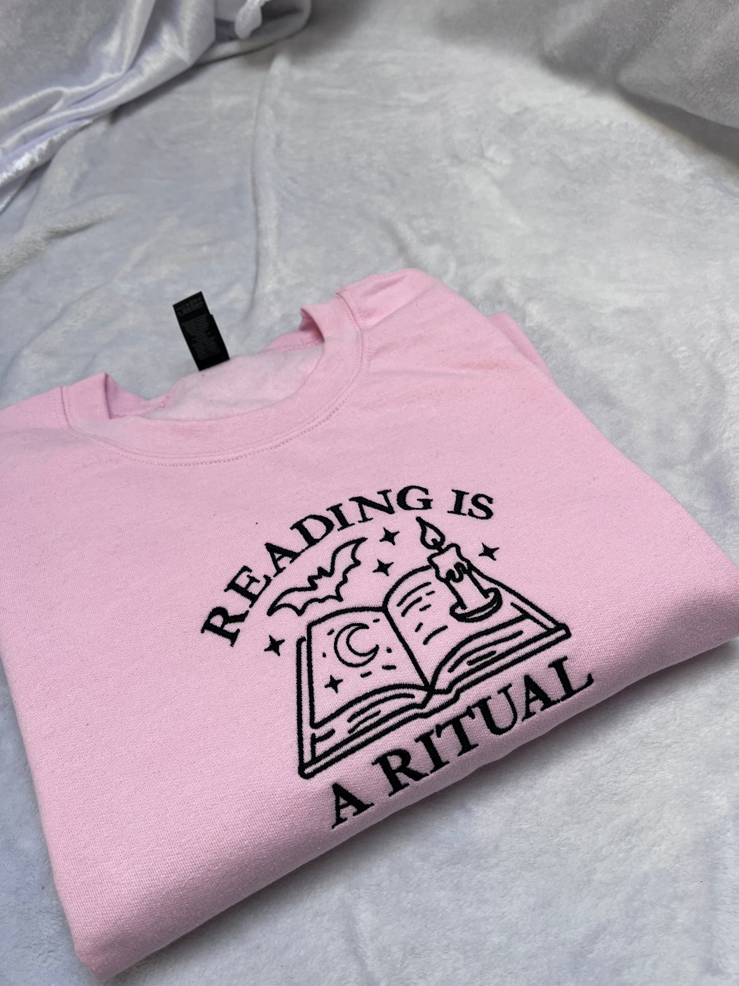 XL Reading is a ritual sweatshirt
